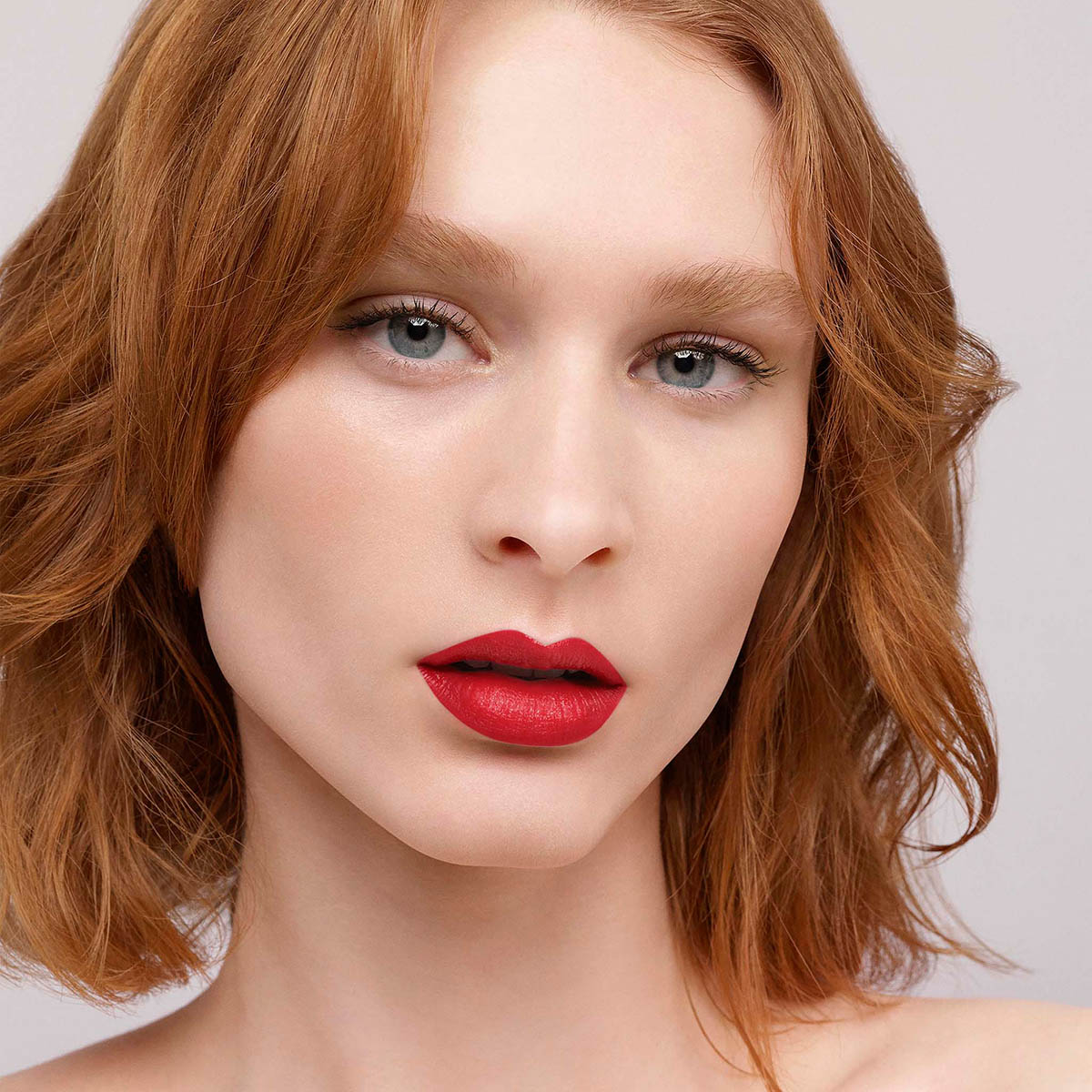 FABULOUS KISS SHEER LIPSTICK (LABIAL EFECTO BRILLANTE)